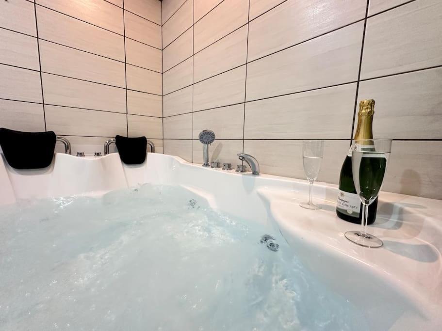 E Servagnat T3 Luxe Avec Sauna Jacuzzi Et Hammam Épernay Zewnętrze zdjęcie