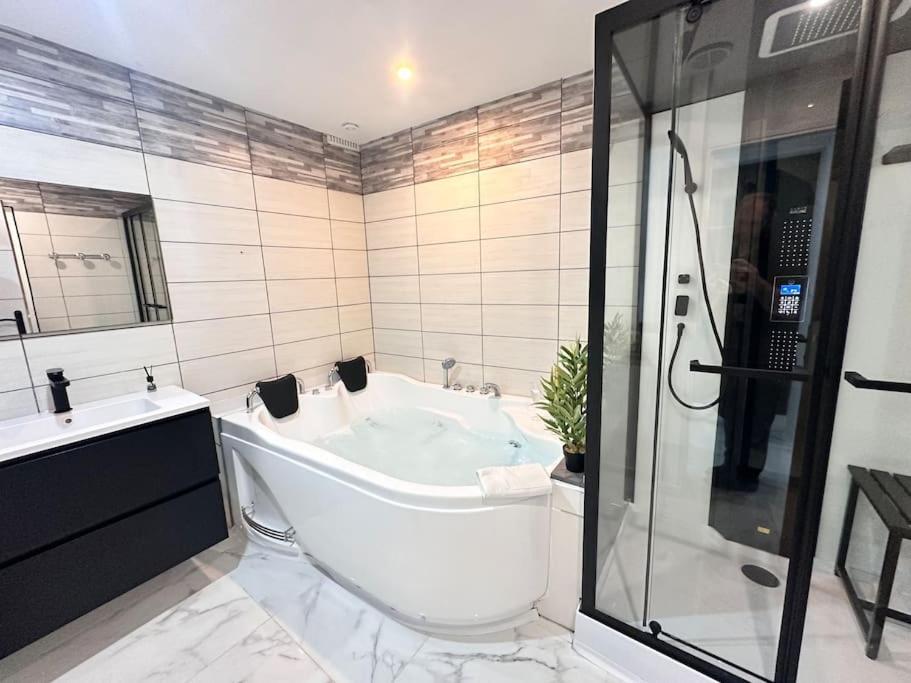 E Servagnat T3 Luxe Avec Sauna Jacuzzi Et Hammam Épernay Zewnętrze zdjęcie